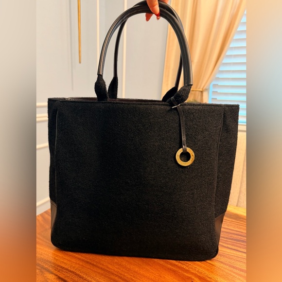 Givenchy Sherpa Tote from PARFUMS. Black Wool w Faux Leather & Red Interior nwot - Picture 11 of 16
